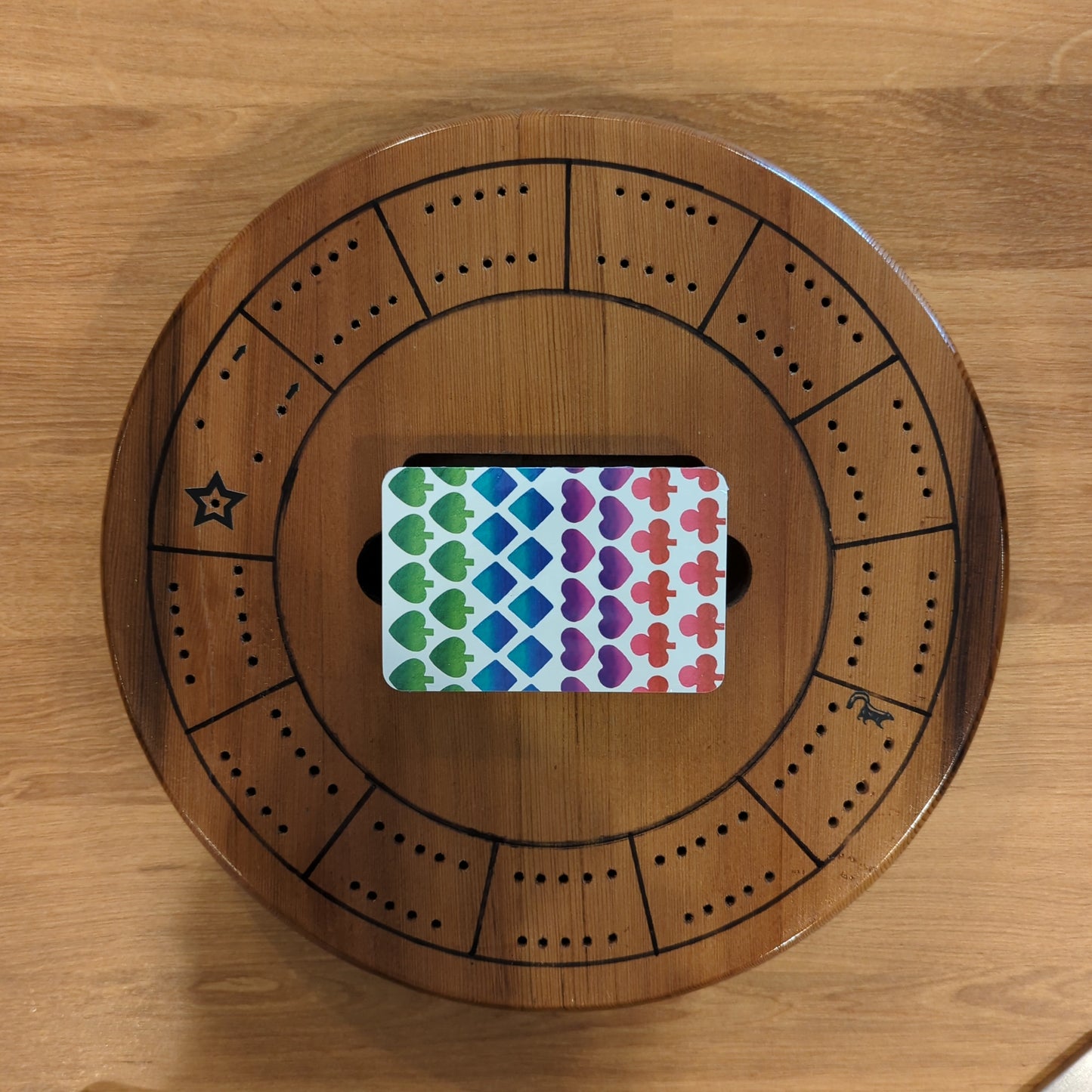 Round cribbage board