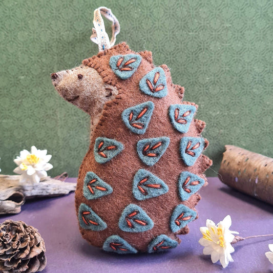 Folk Hedgehog Felt Craft Mini Kit: English