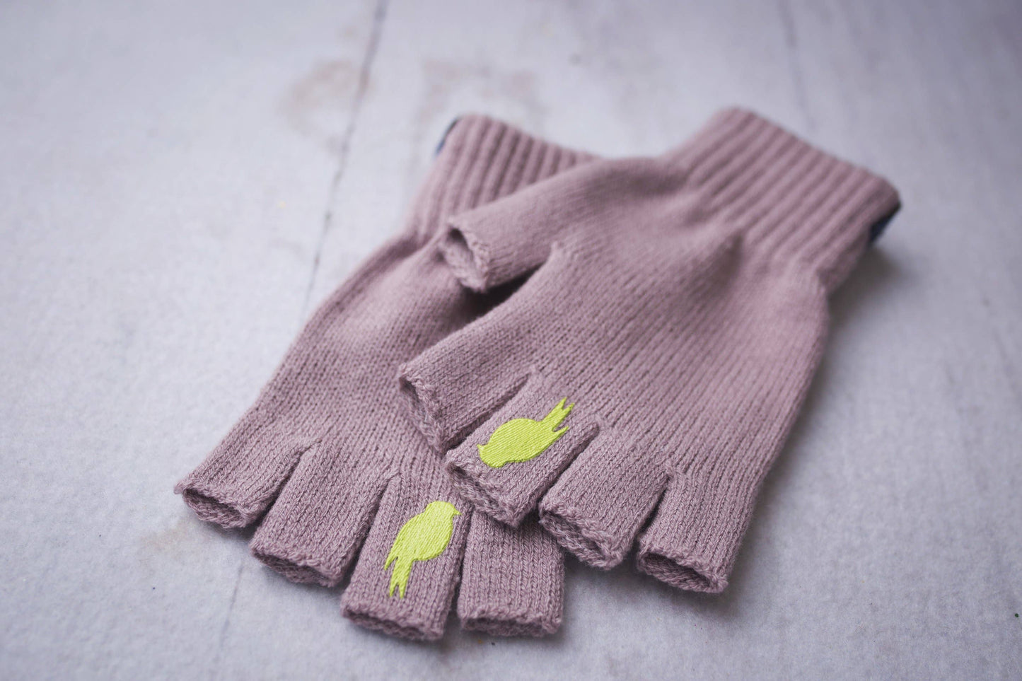 Flip 'em the bird gloves (lime / pink)