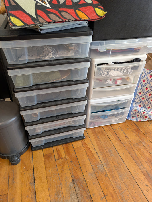 plastic drawers (3 units)